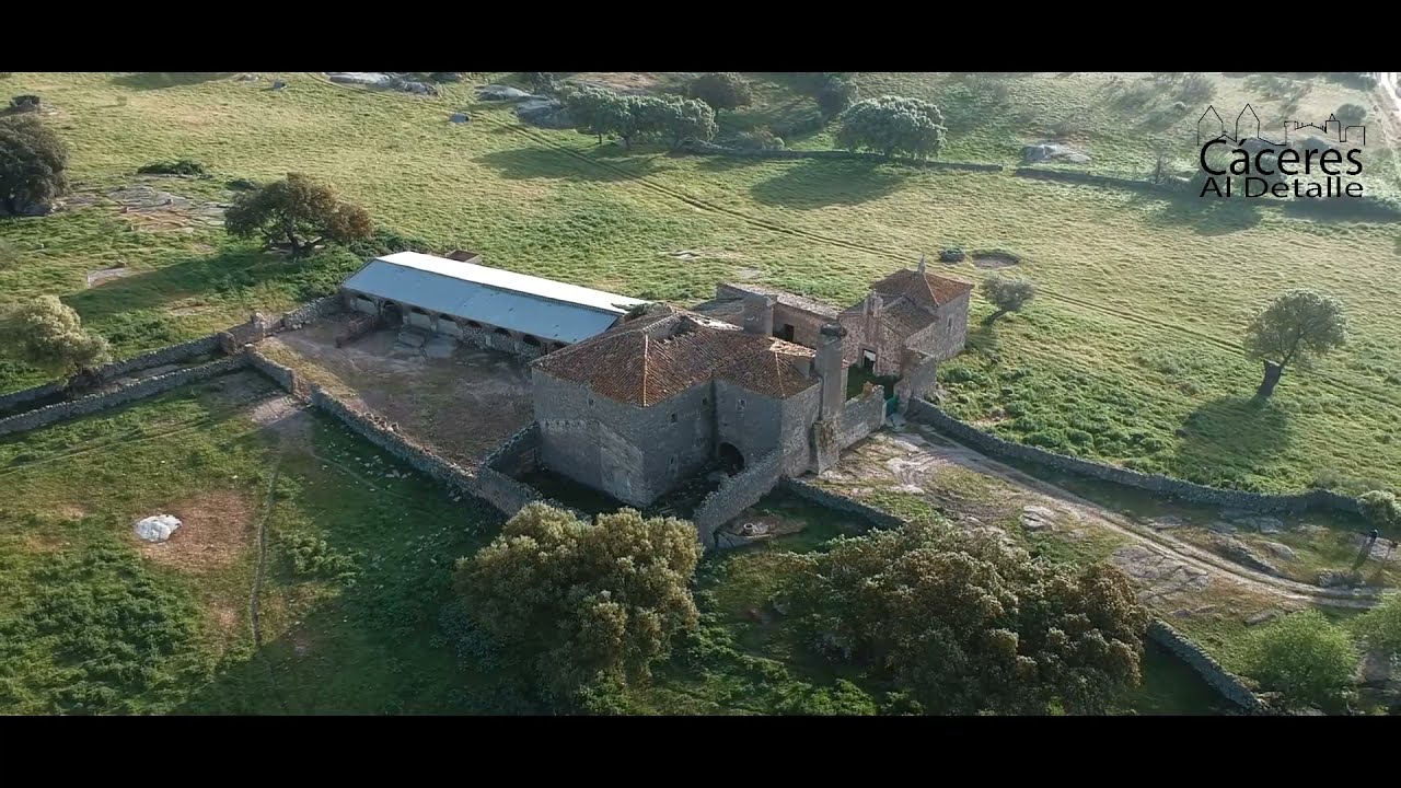 SOBREVOLANDO LA  CASA DE LA CALERA. CASAR DE CÁCERES