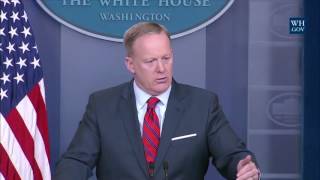 Sean Spicer Sings I Will Survive
