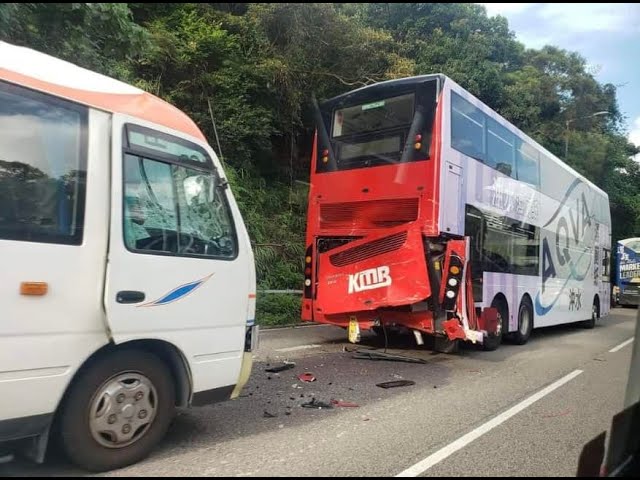 車CAM直擊 - 沙田路巴士旅遊巴相撞 釀9傷1人嚴重