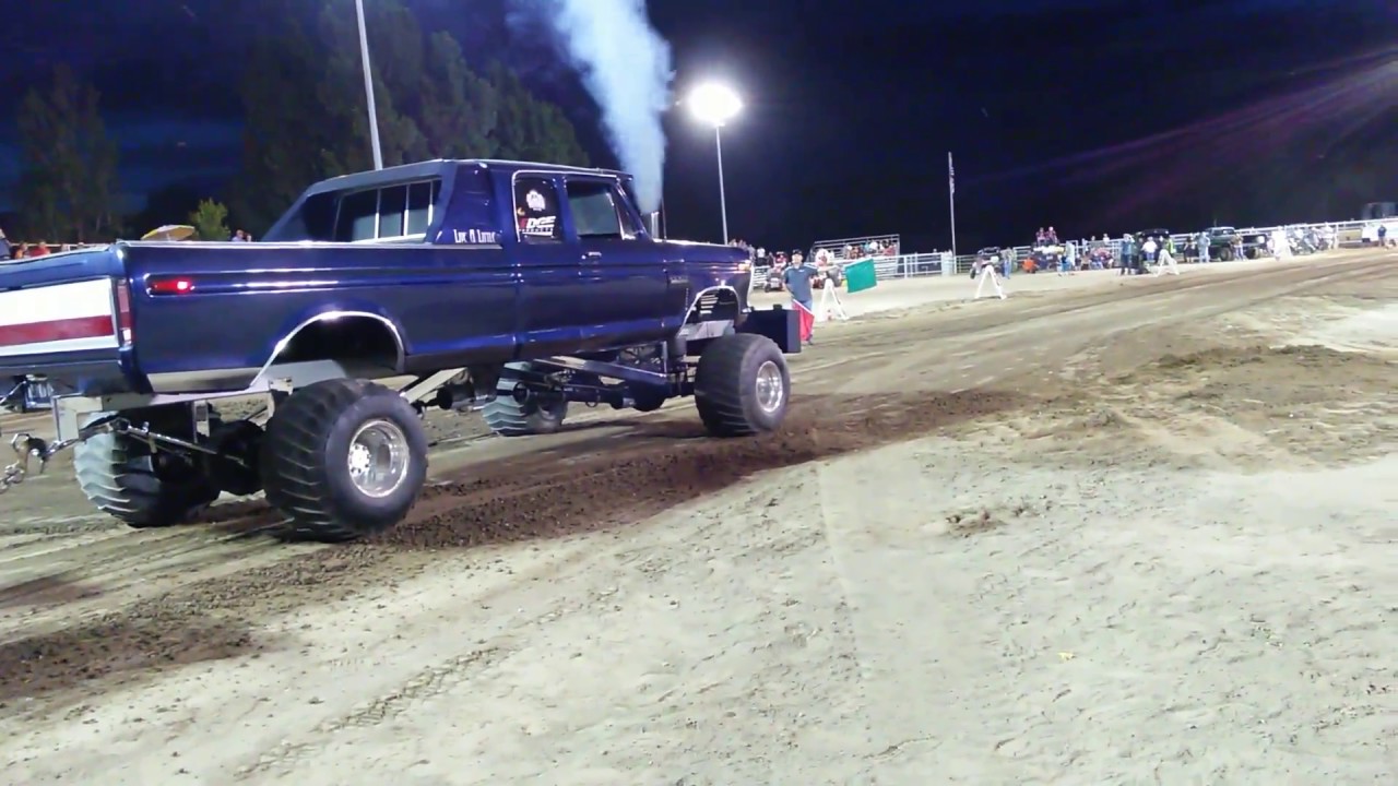 Some More Truck Pulls From All Jacked Up Pulling Team Youtube