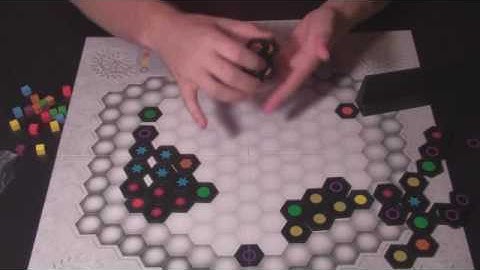 Ingenious Abstract Board Game - Outwit and Outmanuver Your Opponents