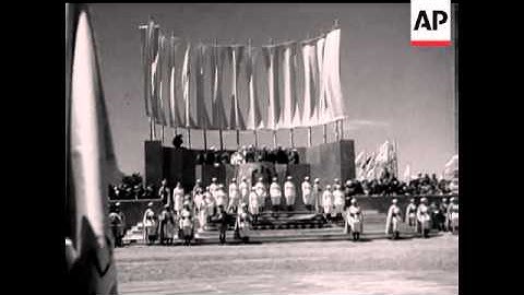 FRANCO DECORATES NURSES - NO SOUND