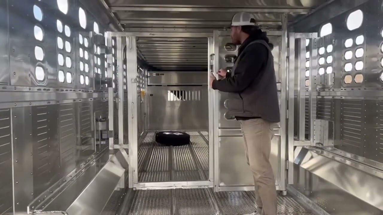 Rodoc’s Wilson Livestock Trailer 8x32