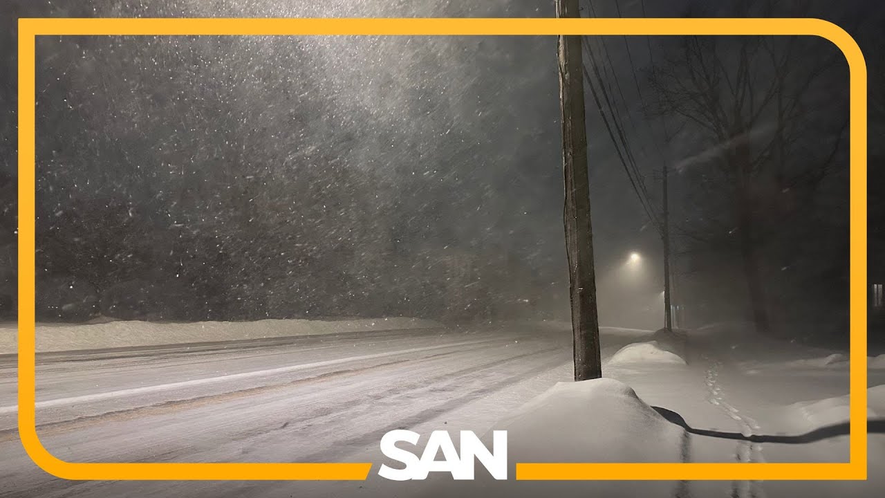 Мощный зимний шторм продвигается на восток, в Среднем Западе начинаются работы по уборке последст...