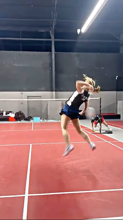 Put all your strength into the last badminton smash #badminton