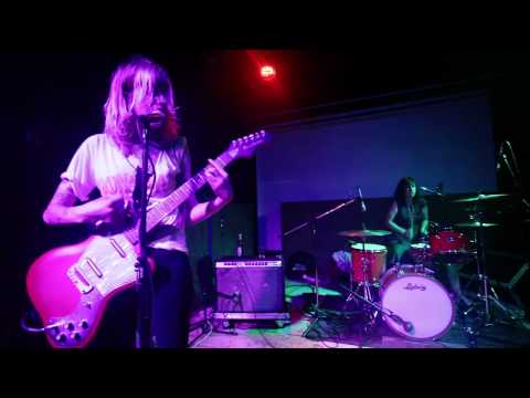 Vivian Girls - Survival