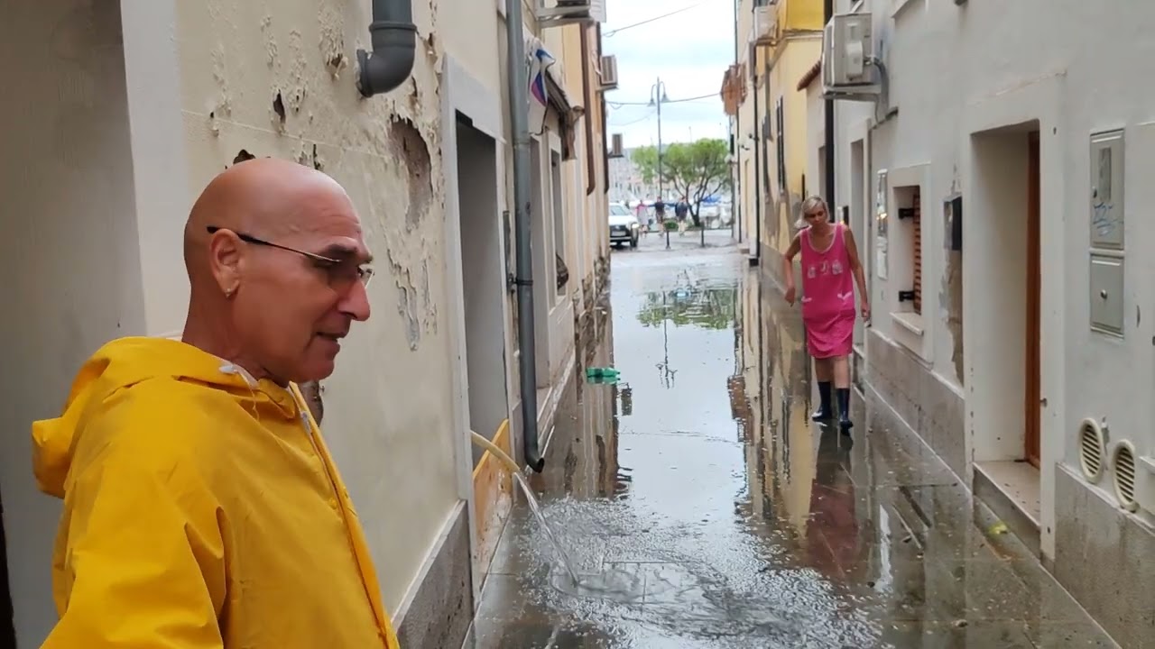 Velik naliv poplavil Izolo