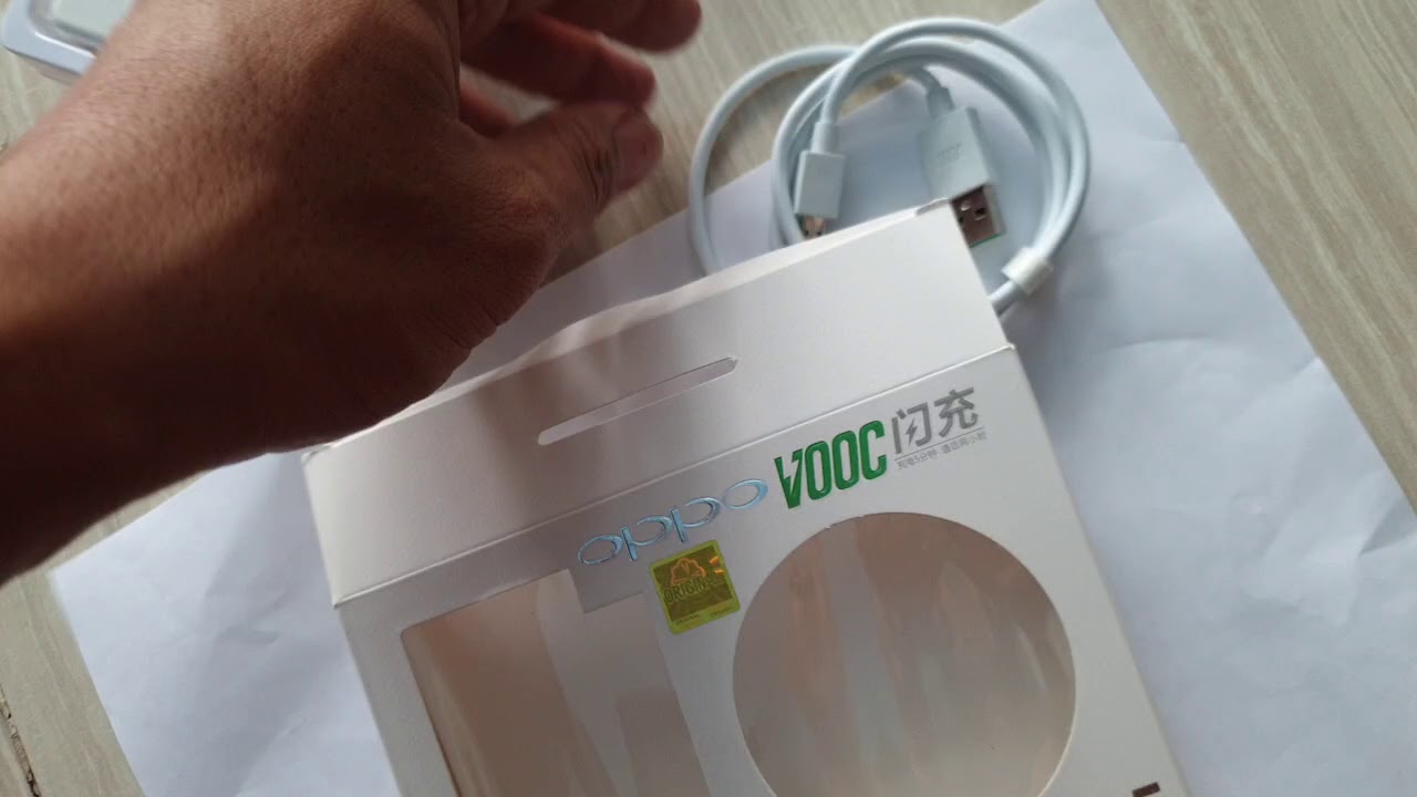 CAS OPPO R15 REAL 4 AMPER VOOC FAST CHARGING ( TARAKAN CHAMPIONS STORE )