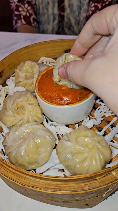 Ameero ke khane ka style🤑🙄😱#momos #momosforever #foodie