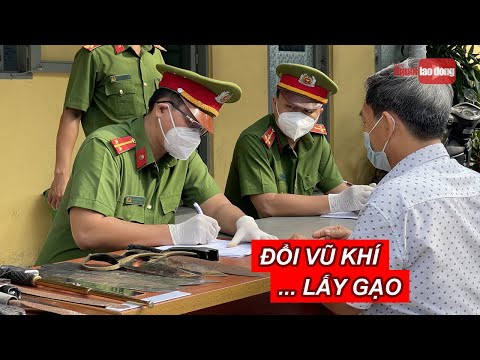 Video Người dân TP Thủ Đức mang vũ khí đi… đổi gạo | Báo... - youtube