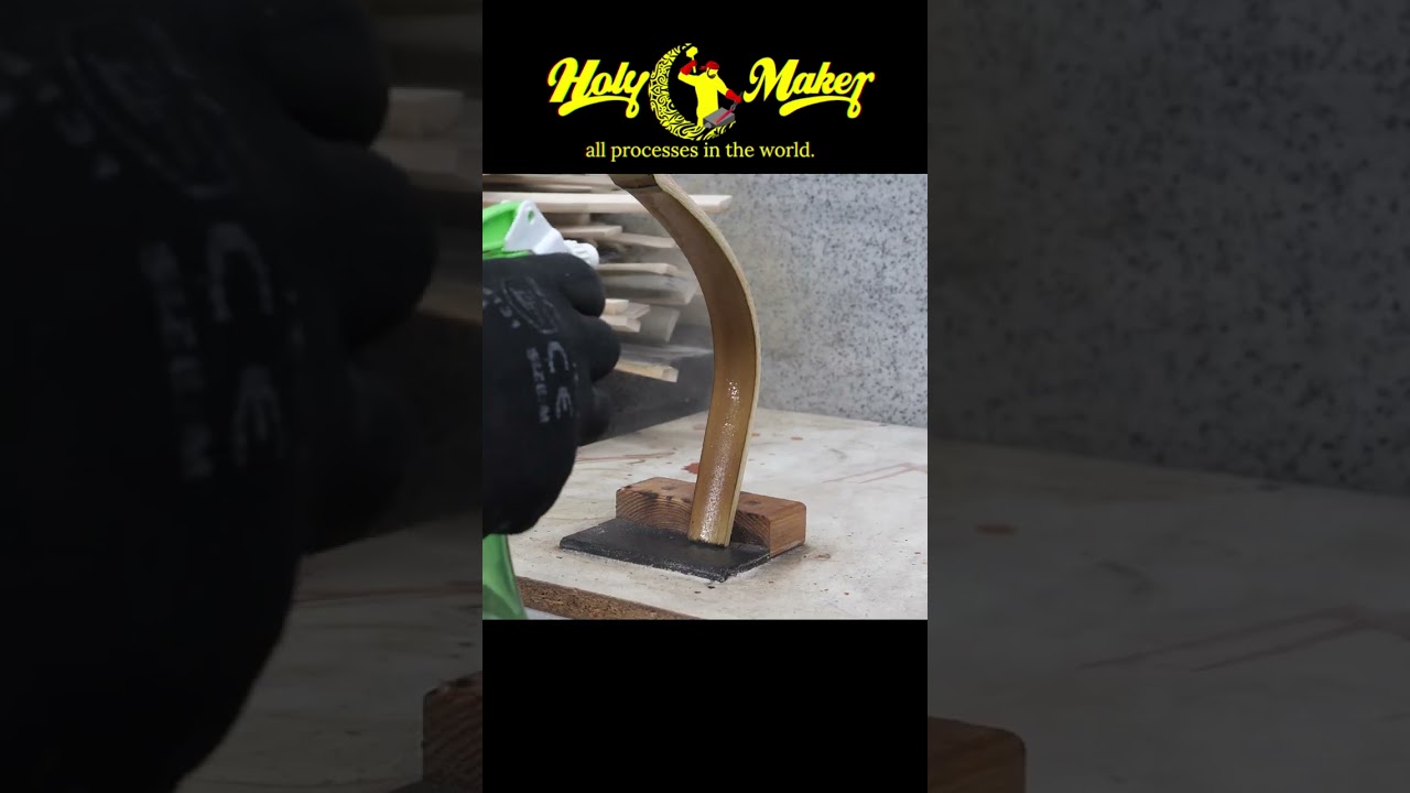 Процесс изготовления традиционного бамбукового лука старым мастером-ремесленником 