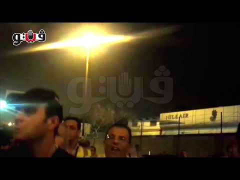 فيتو - أحمد السقا ينفعل علي المصورين في جنازة خالد صالح