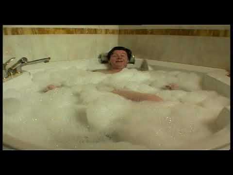 BBDO Paris x Loto - Françoise, Salle de bain
