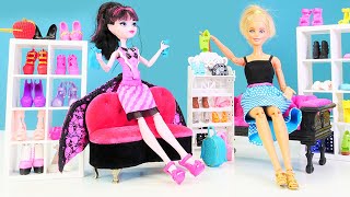 Draculaura VS. Barbie. Oyuncak bebek giyim oyunu. Kız oyunları