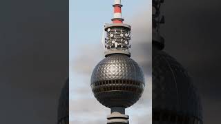 Berlin Fernsehturm 24 hour timelapse screenshot 2