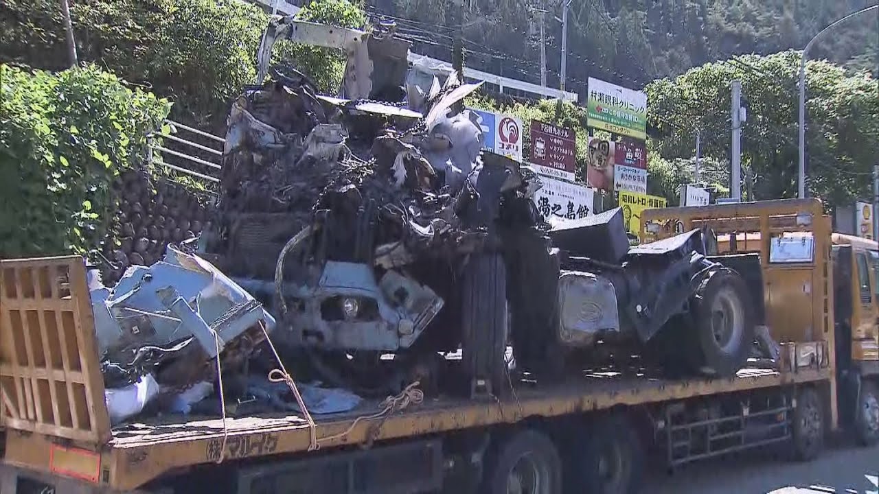 岐阜・下呂市の国道41号でトレーラーがガードレールに衝突し横転