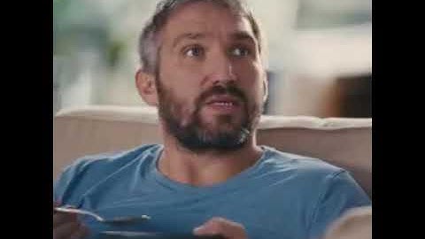 Овечкин снялся в рекламе страховой компании вместе с женой