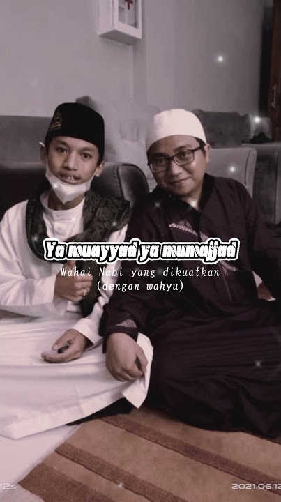 Cium lah tangan guru mu itu sama saja kamu mencium tangan kedua orang tua kamu