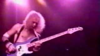 Billy Sheehan tapping