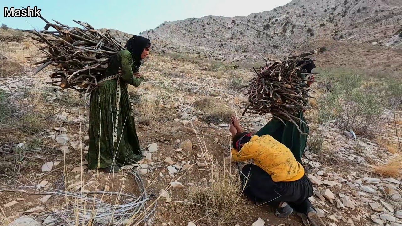 The sad story of a nomadic boy who will do anything to reach his love ...