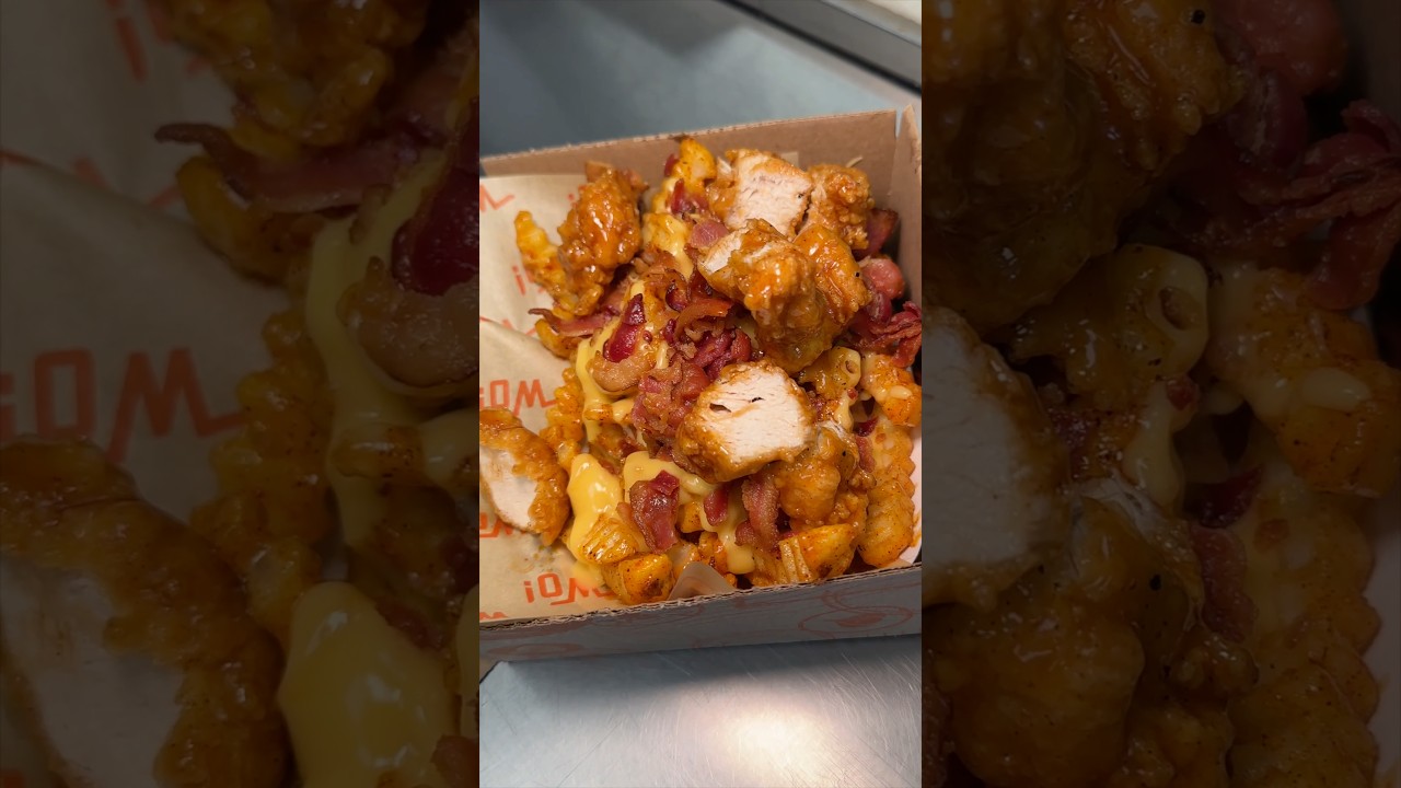 HOT HONEY CHICKEN CAJUN VOODOO FRIES from Wings Over! Locations all over New England! #DEVOURPOWER