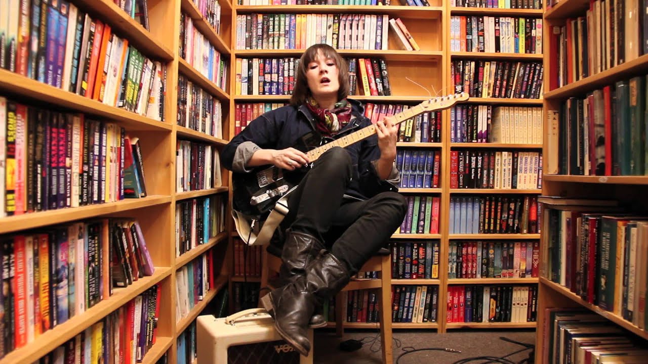 Cate Le Bon - Hyw Heb Farw (Sleepover Shows)