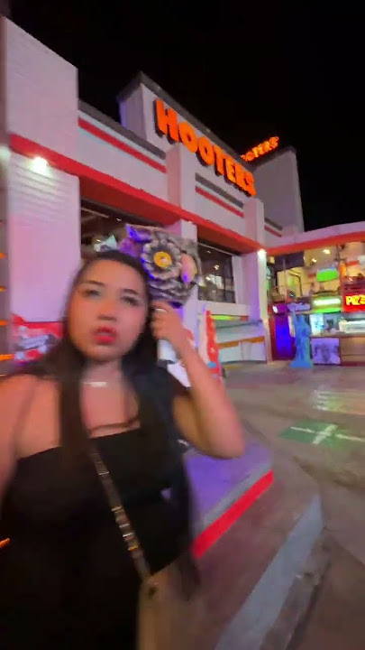 Hotel Zone Cancun - Walking around at night #mexico #travel #travelvlog #travelchannel