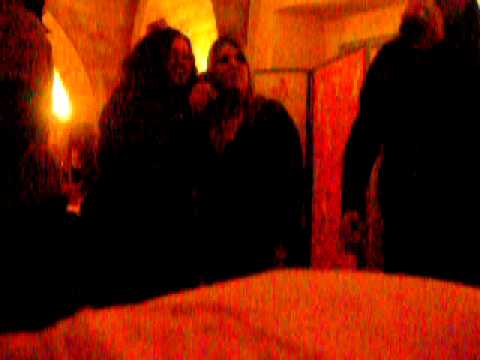 attenti a lupo lucio dallacantata  dalle  surelle   band  le  freciute