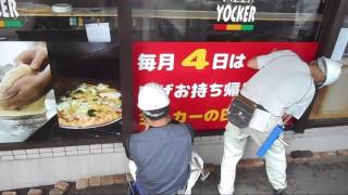 ピザヨッカー船橋店"様　店頭看板&窓面サイン