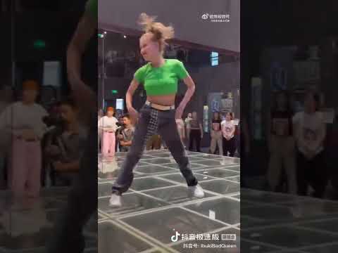 Ibuki waacking - Hip ( MAMAMOO × Nicki MINAJ) - Ibuki choreography