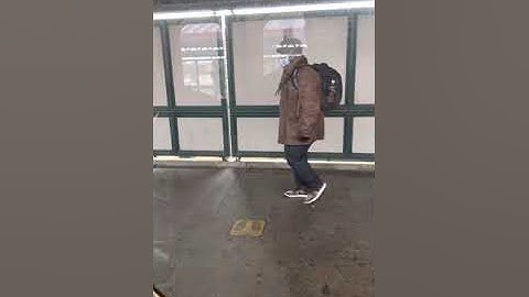 NYC Subway Side Window View - The Flushing - Bound 7 Local Line