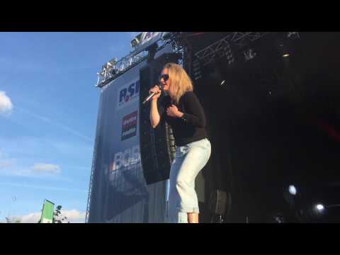 Leslie Clio - Be with you auf Kieler Woche 2017