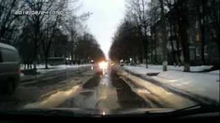 Яма на дороге