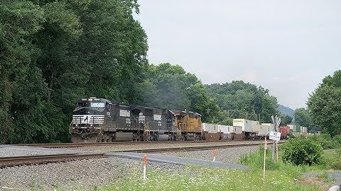 NS 21T on the NS PITL with a SD60 & UP trailing (2011)