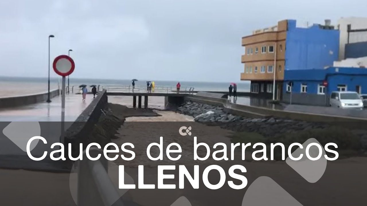 Playa del Burrero, Ingenio. El cauce del barranco lleno de agua.