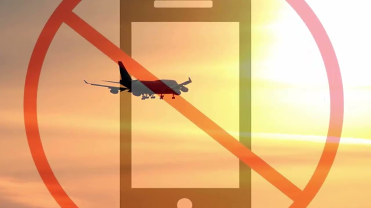 Почему во время полета. Выключить телефон в самолете. Нельзя пользоваться телефоном в самолёте. Выключи телефон в самолете. В самолете запрещено пользоваться телефоном.