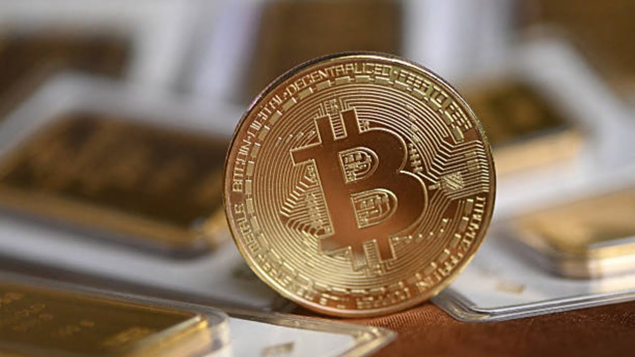 Bitcoin Falls on Uncertainty Fears After Tariffs Ruling