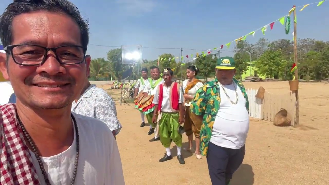 គេថតកុនគឺបែបនិងឯង