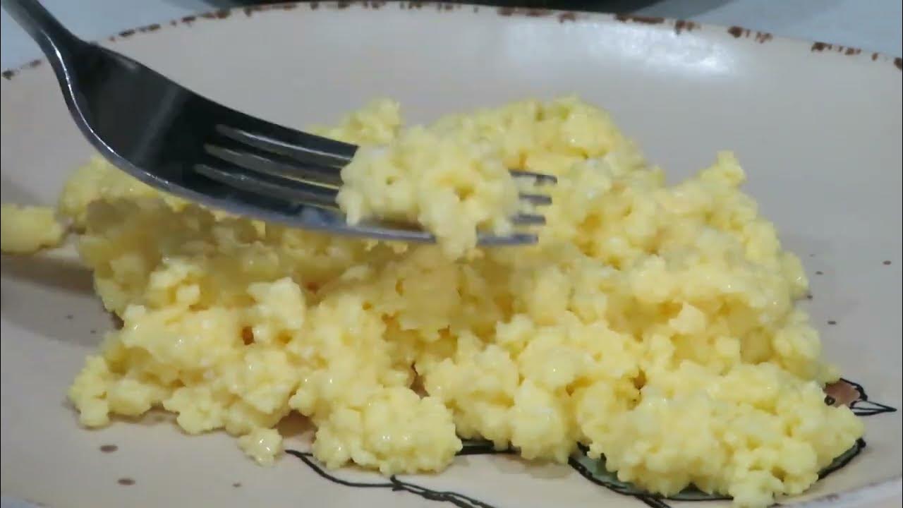 How to make easy fluffy scrambled eggs Le Creuset Descoware YouTube
