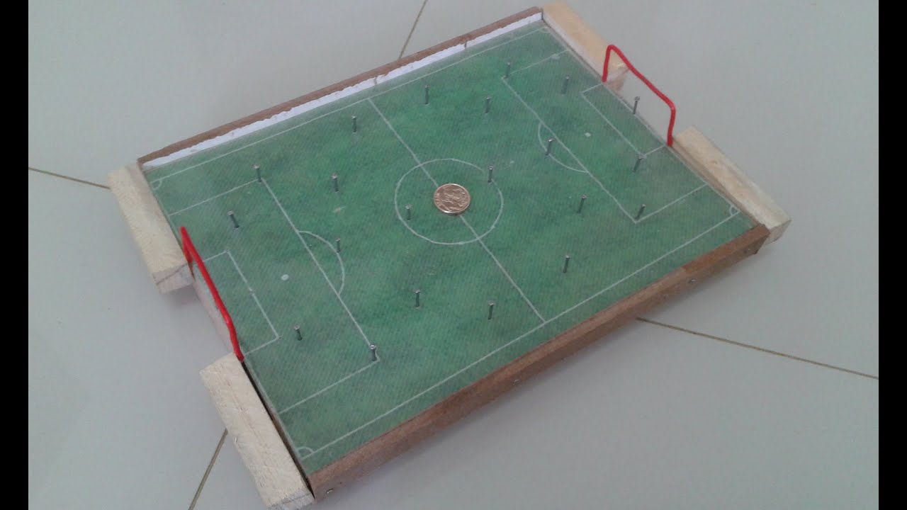 Maquete De Campo De Futebol Com Material Reciclavel - Coleta de Materiais
