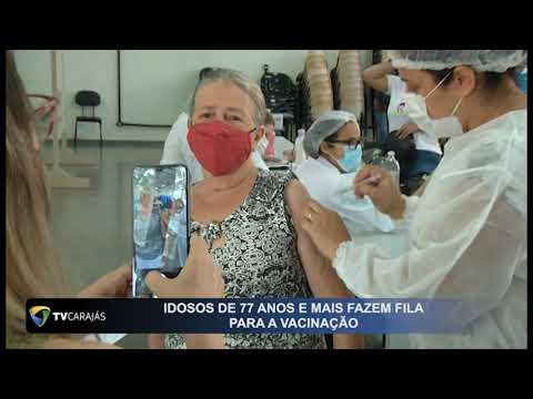 Idosos de 77 anos e mais fazem fila para a vacinação