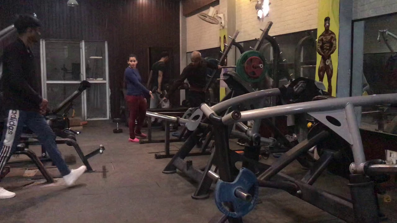 heavy weight training in predator gym full squat