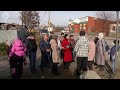 Дорога раздора. Жители двух микрорайонов в Новосибирске не могут решить, где обустроить тротуары