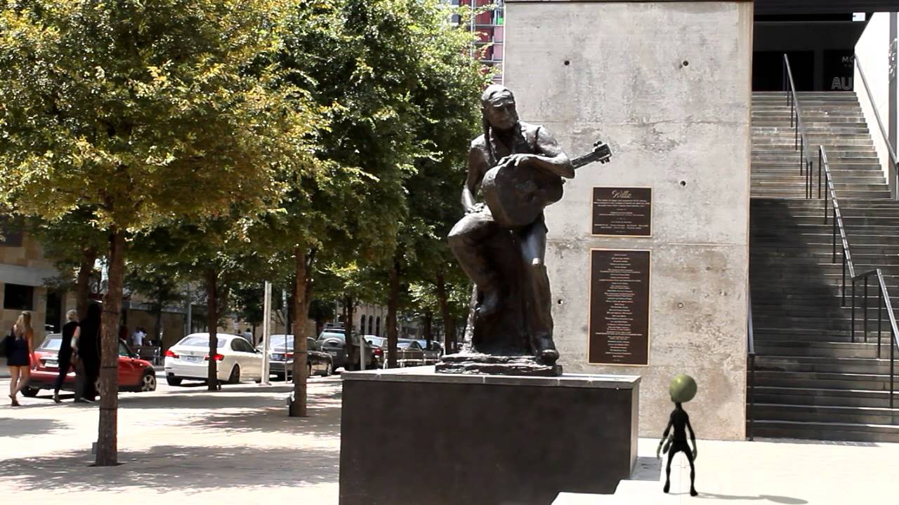 Watch Willie Nelson Statue Visited By Alien - UFO - Caught On Camera on YouTube Watch Willie Nelson Statue Visited By Alien - UFO - Caught On Camera on YouTube