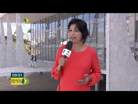 Bolsonaro participa de