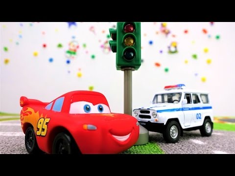 Carritos Para Niños - Videos De Juguetes - El Semáforo - Coches Infantiles - El Coche De Policía