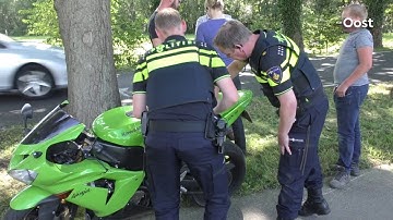 Motorrijder gewond geraakt in IJhorst na botsing met auto