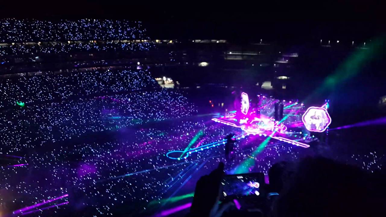 Coldplay - Sky Full of Stars - Live at Gillette Stadium - July 30, 2016 ...