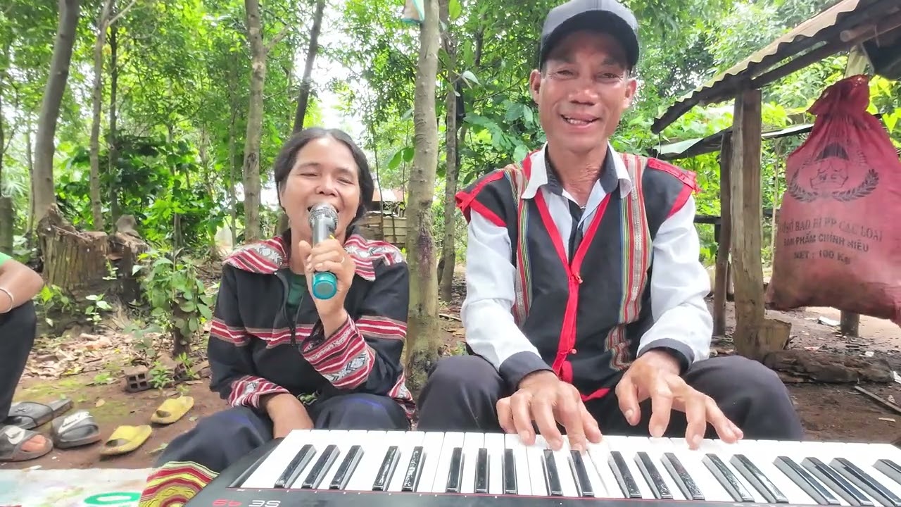 Bài 6 | Anh Anhip đánh piano, Vợ Hát bana Giao Lưu Ngày Vui tại làng Blên tháng 10, 2023