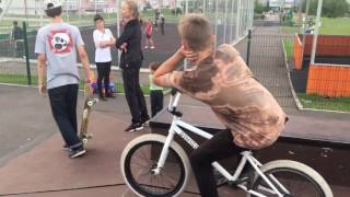 Снова яжемать в скейтпарке Снова яжемать в скейтпарке